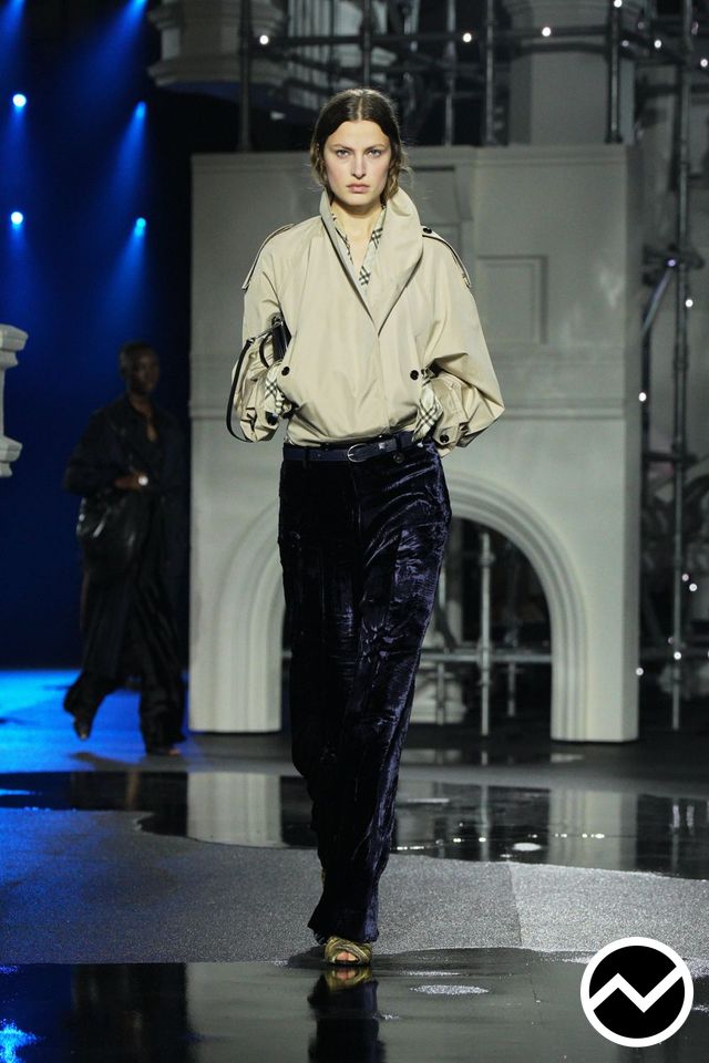 Burberry, FW26 womenswear, Top Collar Jacket, look 14