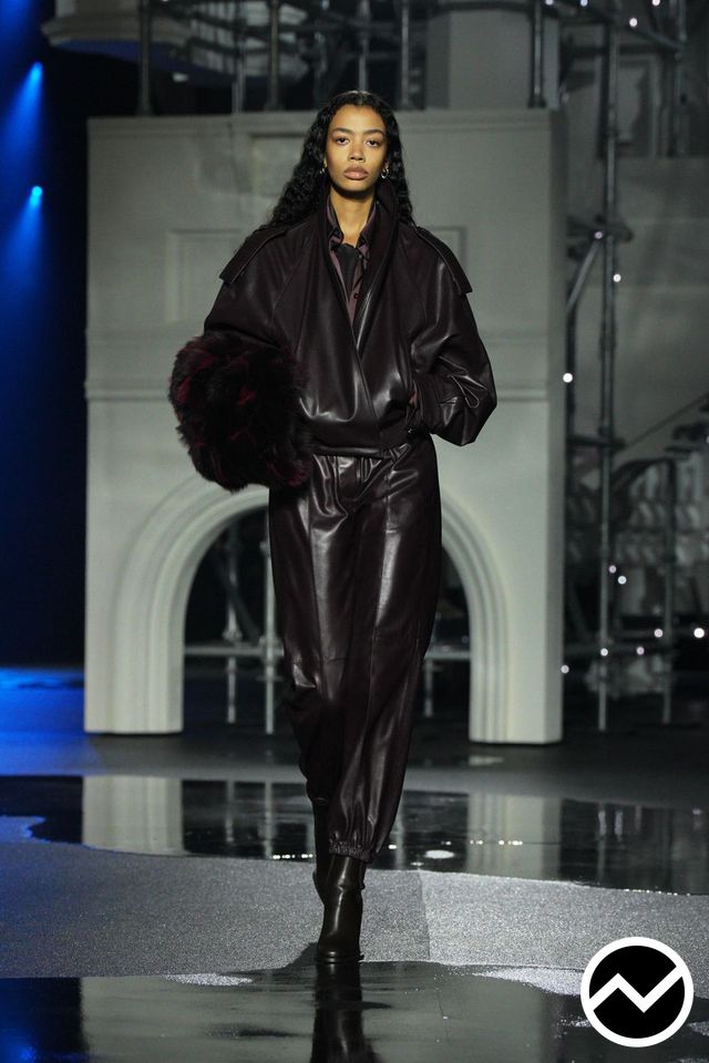 Burberry, FW26 womenswear, Elasticated Waistline Pants, look 22