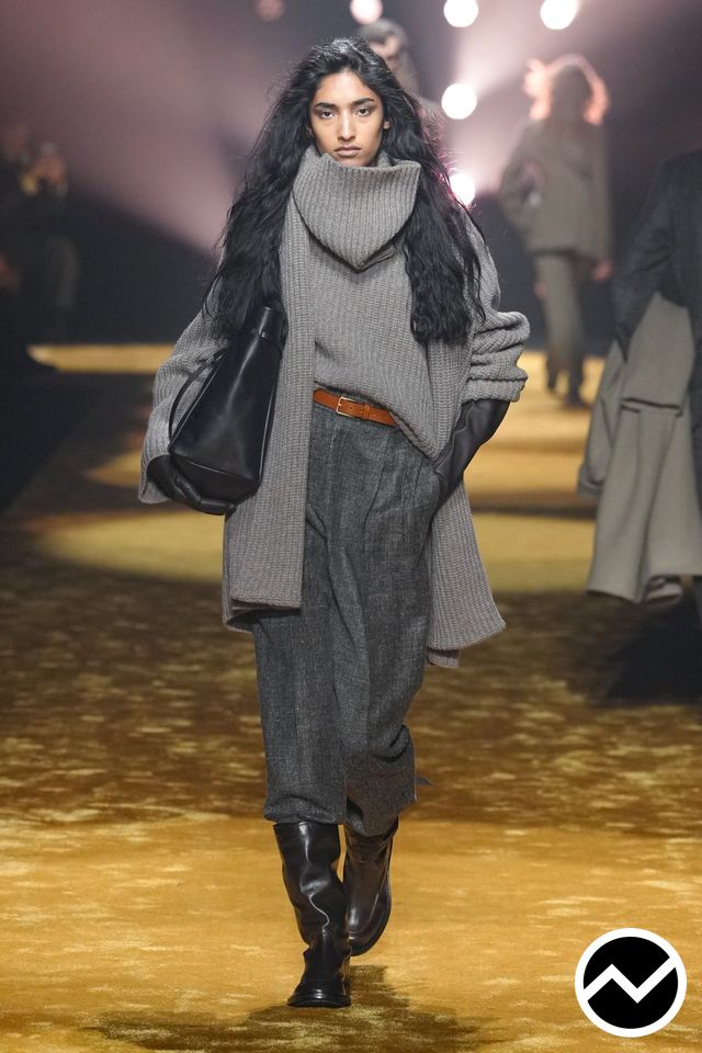 Boss, FW26 womenswear, Longline Sweater, look 26