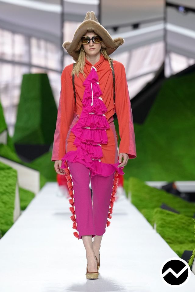 Louis Vuitton, FW26 womenswear, Tomato Red, look 37