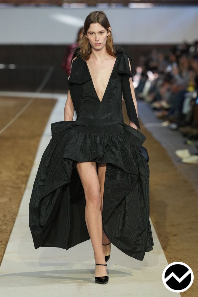 Stella Mccartney, FW26 womenswear, Taffeta, look 46