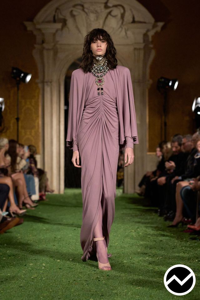 Valentino, FW26 womenswear, Dusty Rose, look 35
