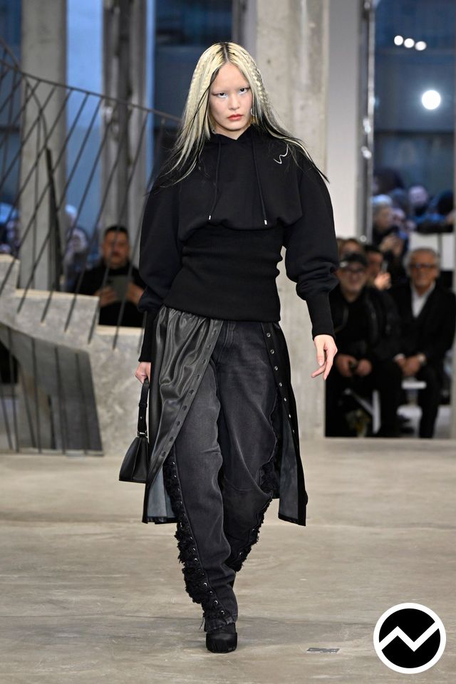 Weinsanto, FW26 womenswear, Oversized Sweatshirt, look 17