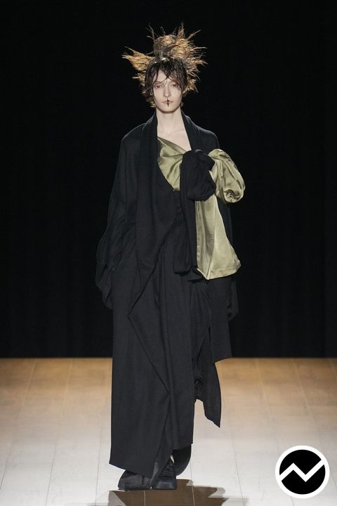 Yohji Yamamoto FW26 womenswear, look 1