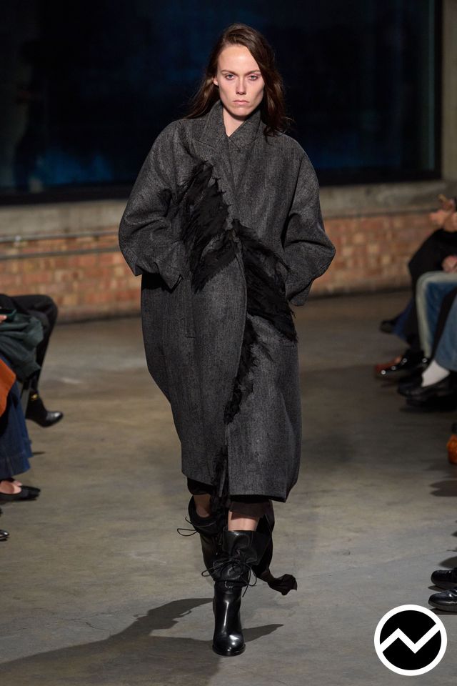 Aaron Esh, SS26 womenswear, Overcoat, look 34