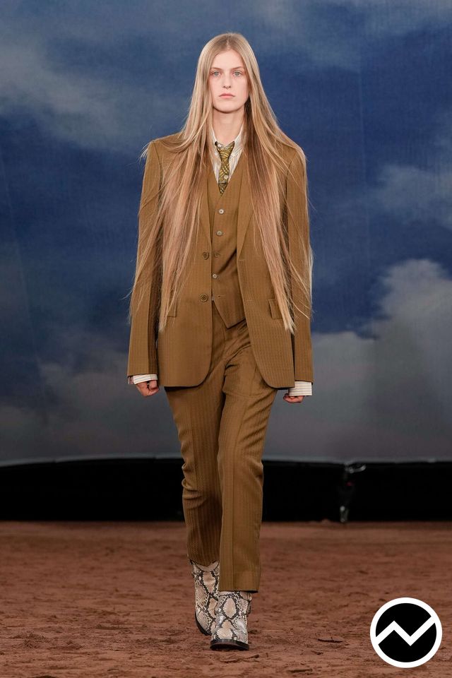 Burberry, SS26 womenswear, Caramel, look 18