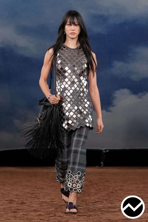 Burberry, SS26 womenswear, Geometric, look 31