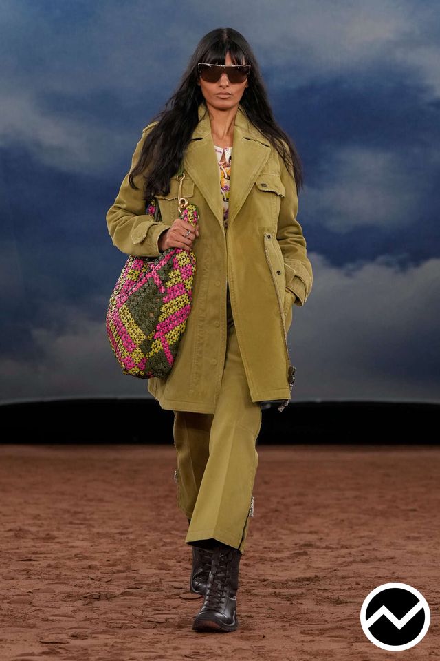 Burberry, SS26 womenswear, Olive, look 35