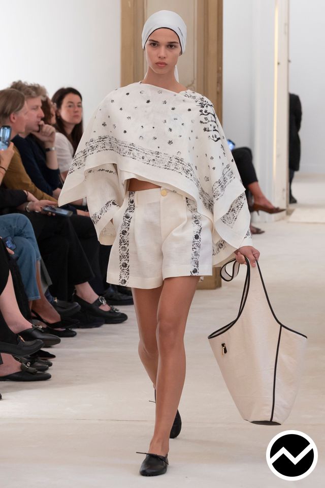 Alberta Ferretti, SS26 womenswear, High-Rise Shorts, look 19