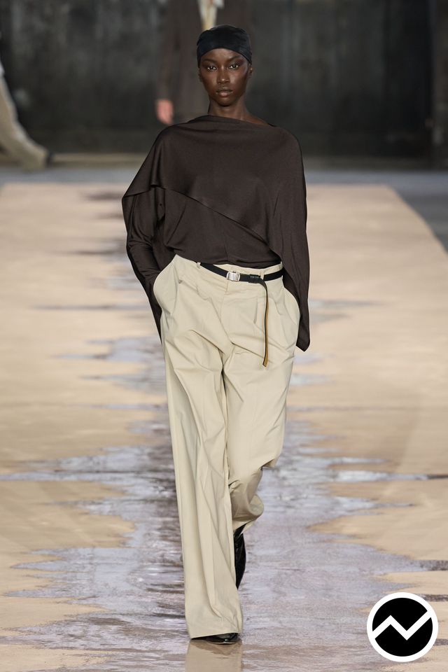 BOSS, SS26 womenswear, Oversized Sweatshirt, look 1