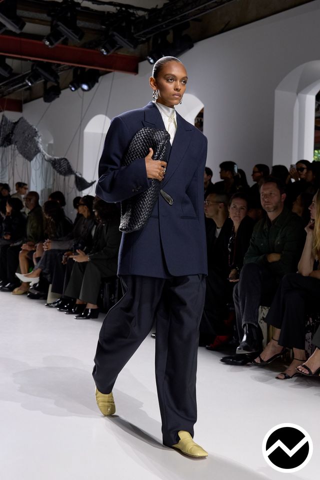 Bottega Veneta, SS26 womenswear, Midnight Blue, look 11