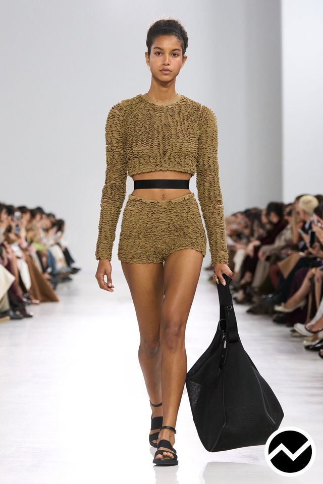 Max Mara, SS26 womenswear, Skinny Shorts, look 38