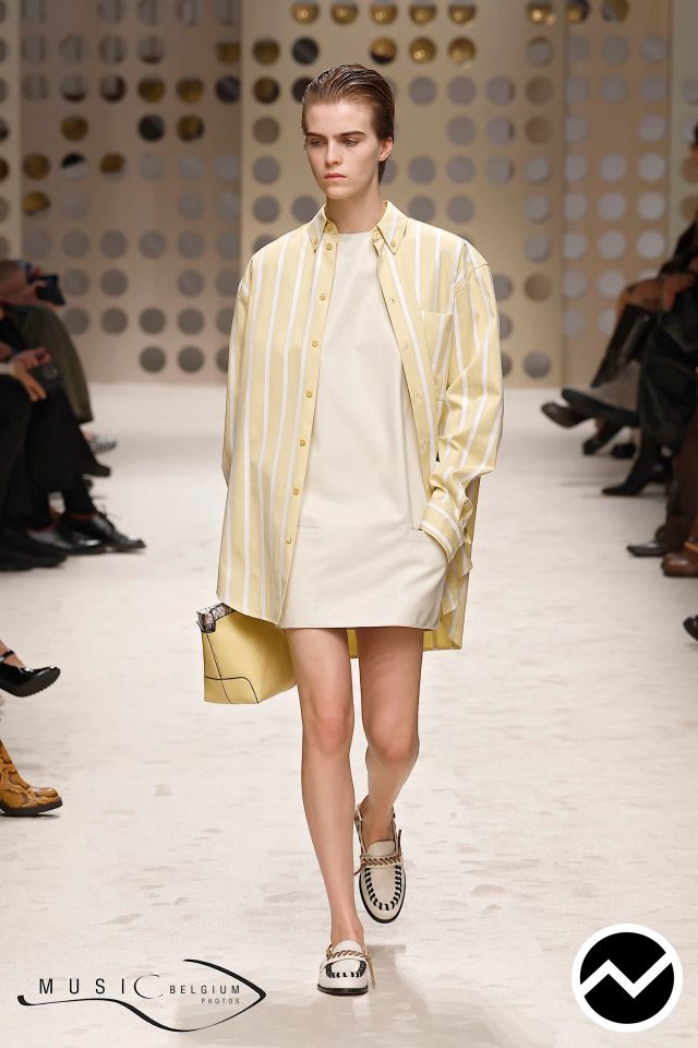 Tod's, SS26 womenswear, Champagne, look 17