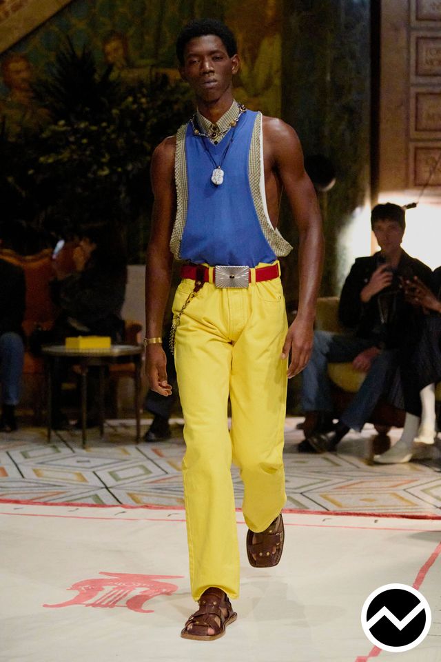 Versace, SS26 menswear, Olive, look 5
