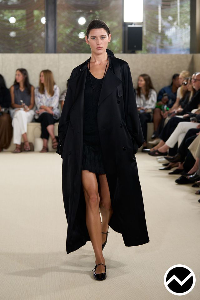 Totême, SS26 womenswear, Relaxed Coat, look 27