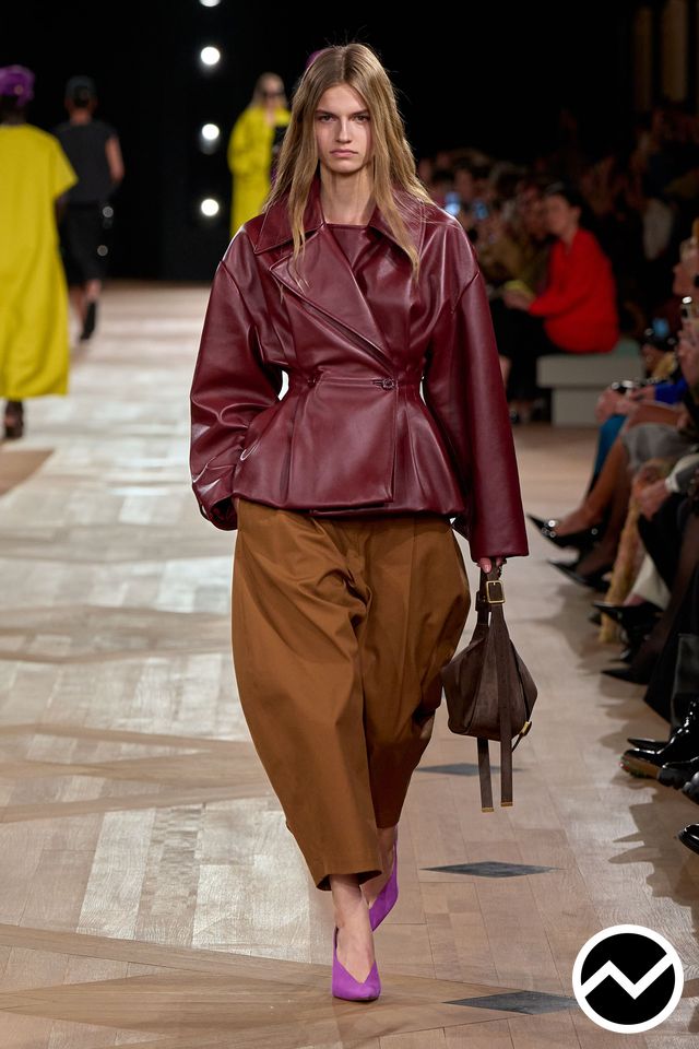 Balenciaga, SS26 womenswear, Burgundy, look 33