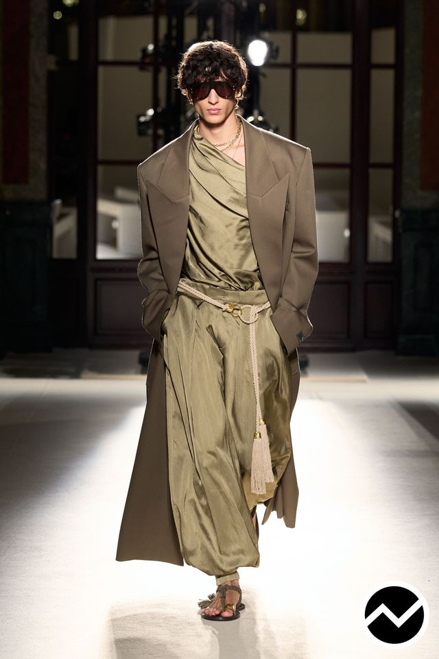Balmain, SS26 womenswear, Olive, look 11
