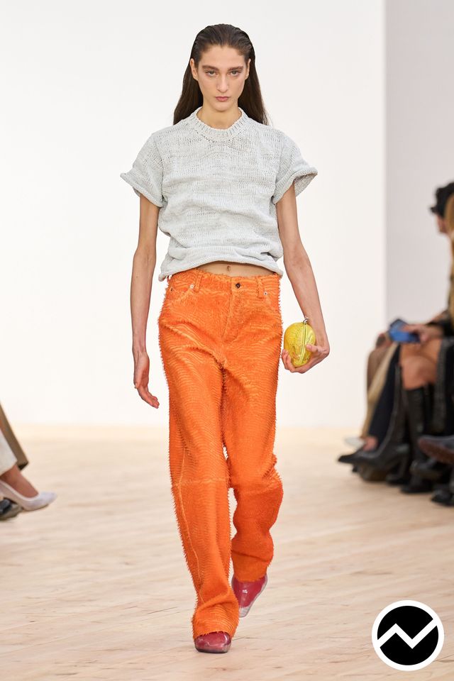 Loewe, SS26 womenswear, Low-Rise Jeans, look 32