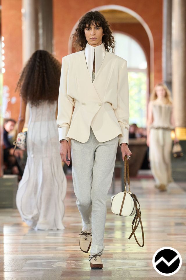 Louis Vuitton, SS26 womenswear, Sand, look 6