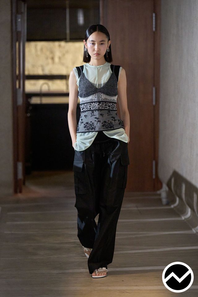 Mame Kurogouchi, SS26 womenswear, V Neck Top, look 25