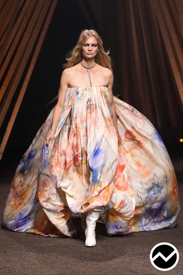 Alexander McQueen, SS26 womenswear, Oversized Dress, look 15