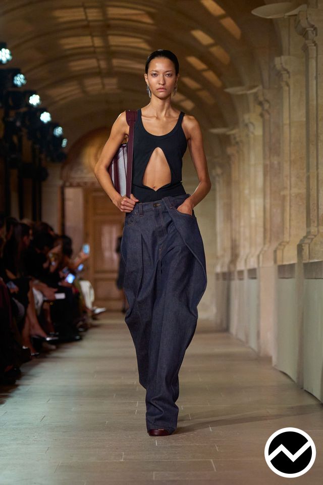 Victoria Beckham, SS26 womenswear, High-Rise Jeans, look 23