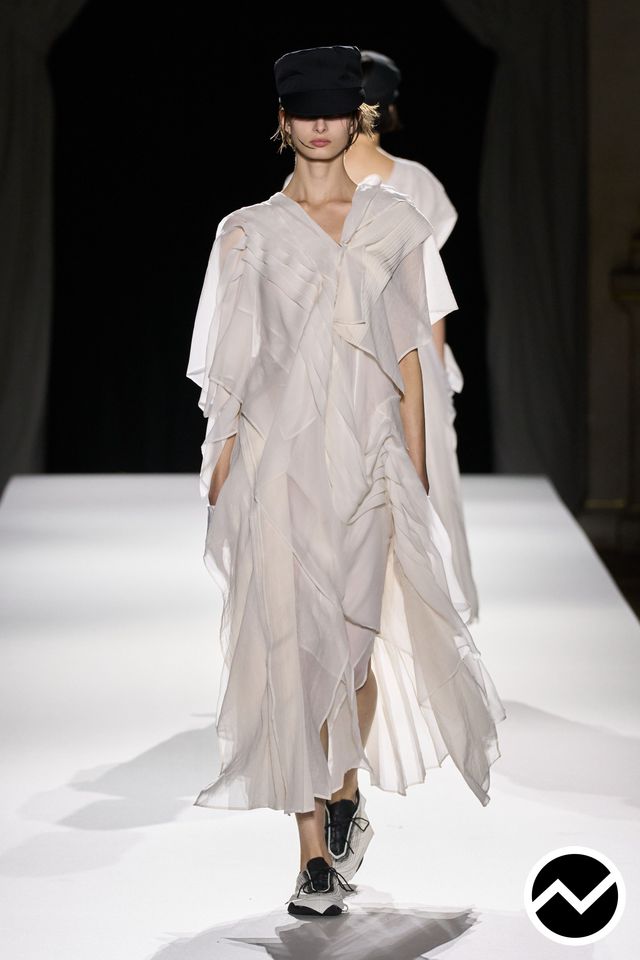Yohji Yamamoto, SS26 womenswear, Smoke, look 28