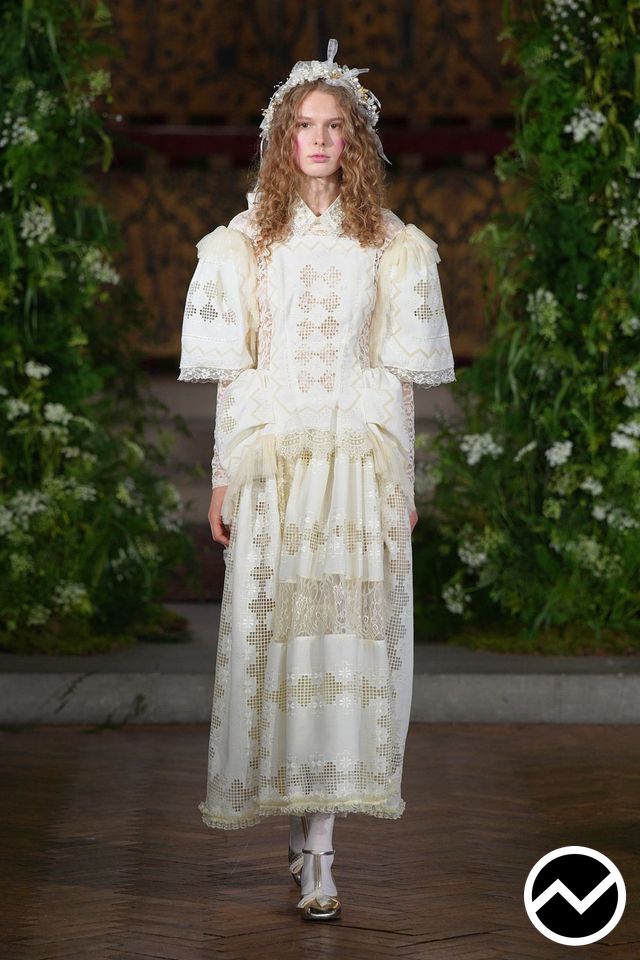 Bora Aksu, SS27 womenswear, Cottagecore, look 1