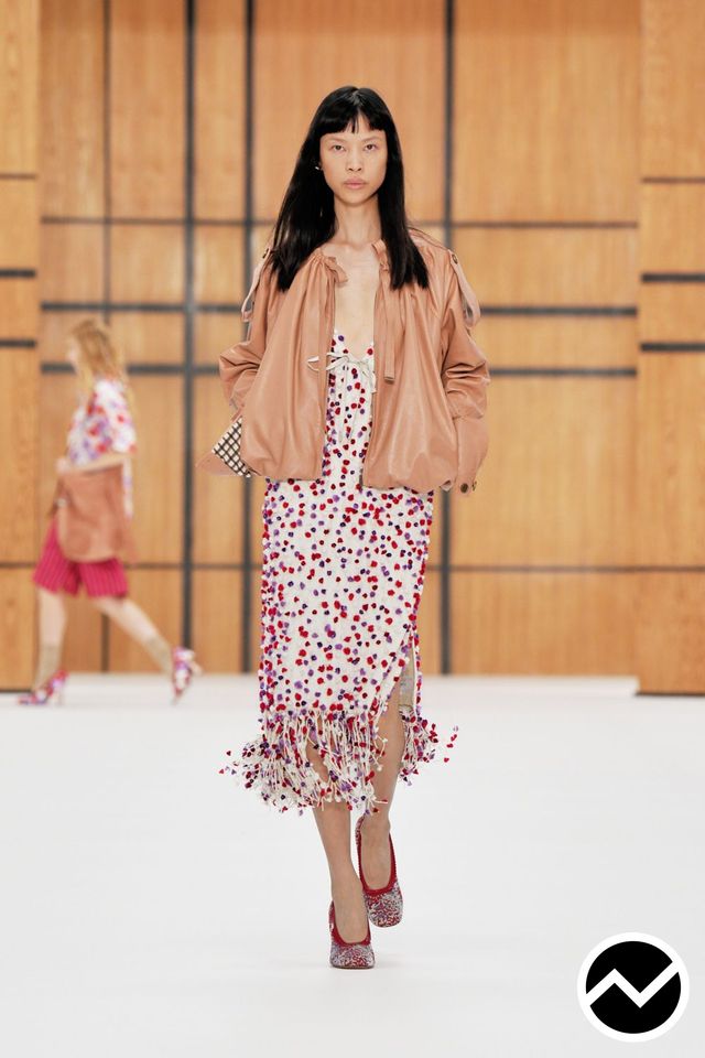 Burberry, SS27 womenswear, 20s Retro, look 39