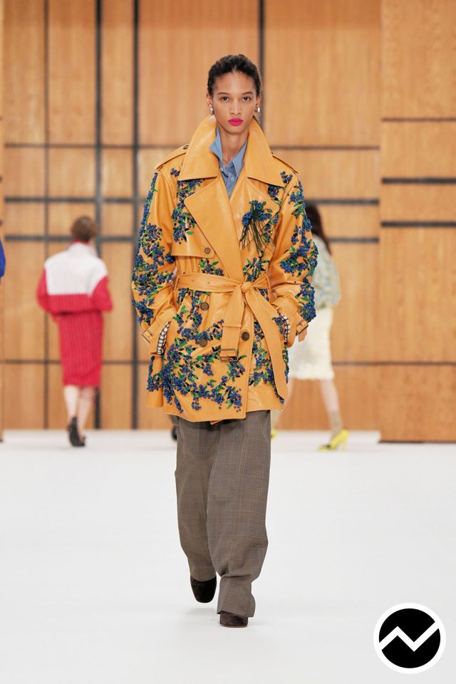 Burberry, SS27 womenswear, Oversized Coat, look 47