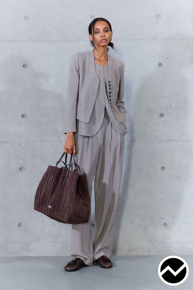 Emporio Armani, SS27 womenswear, Single Pleated Pants, look 13