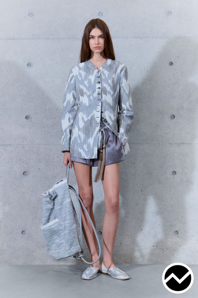 Emporio Armani, SS27 womenswear, Cuffed Shorts, look 43