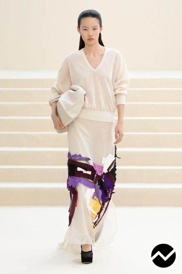 Akris, SS27 womenswear, V Neck Sweater, look 13