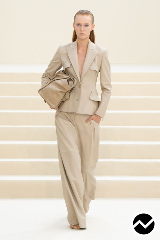 Akris, SS27 womenswear, Sculpted Jacket, look 19