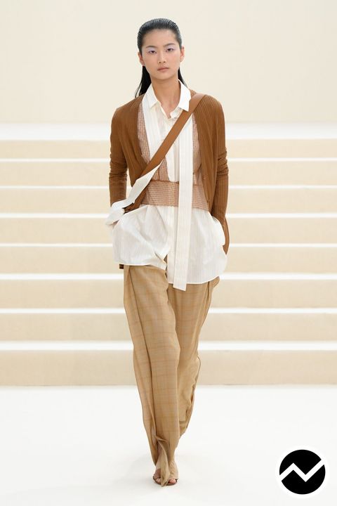 Akris, SS27 womenswear, Camel, look 23