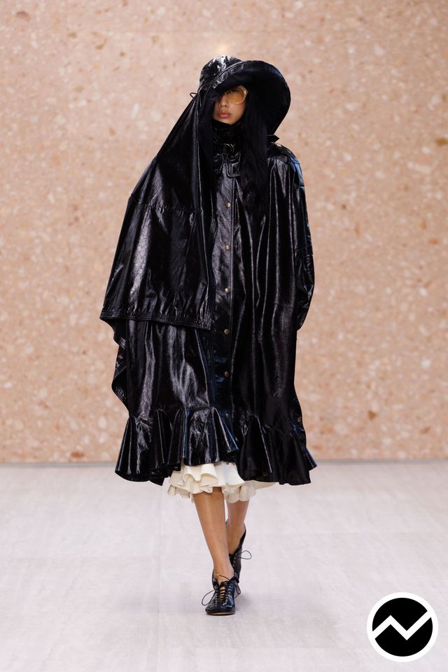 Chloé, SS27 womenswear, Asymmetric Hem Coat, look 22