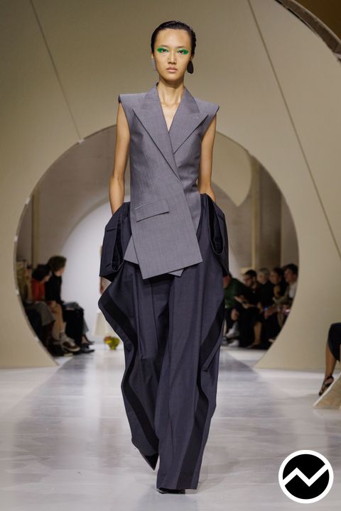 Givenchy, SS27 womenswear, Charcoal, look 42