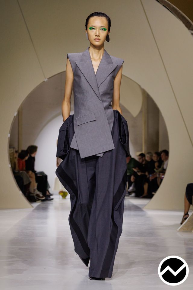 Givenchy, SS27 womenswear, Charcoal, look 42