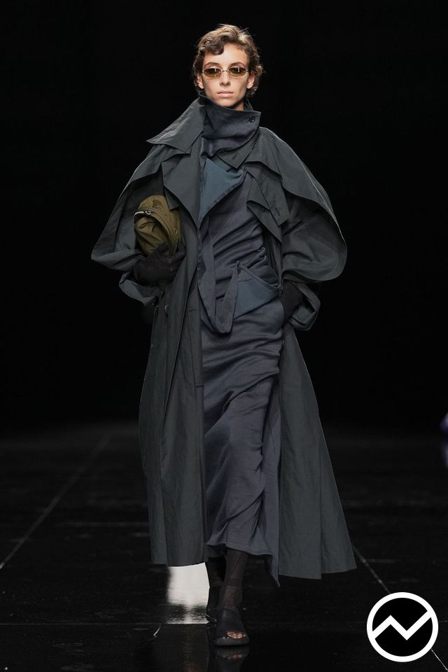 Issey Miyake, SS27 womenswear, Charcoal, look 13