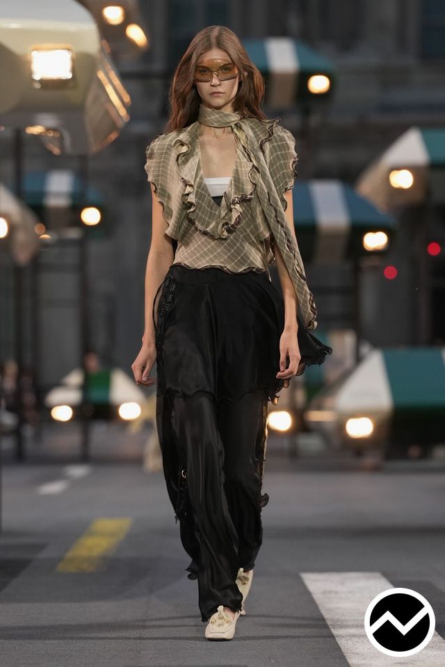 Louis Vuitton, SS27 womenswear, Low-Rise Pants, look 27