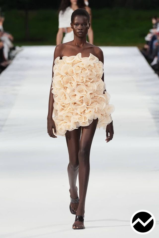 Stella Mccartney, SS27 womenswear, Sculptural, look 36