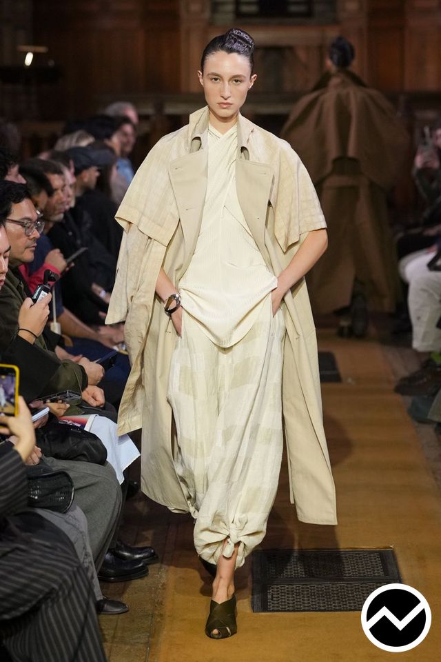 Uma Wang, SS27 womenswear, Cape Sleeve Coat, look 18