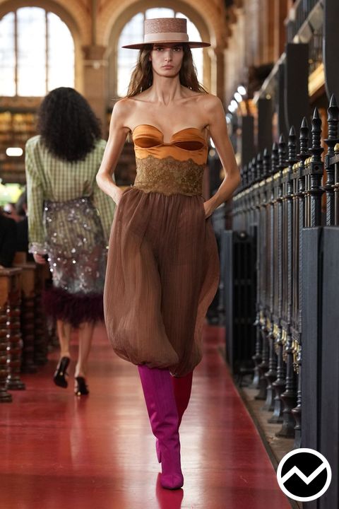 Valentino, SS27 womenswear, Mocha, look 45