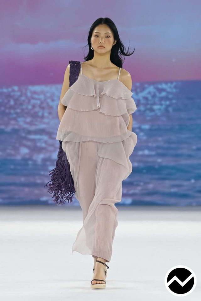 Cahiers, SS27 womenswear, Oversized Top, look 16