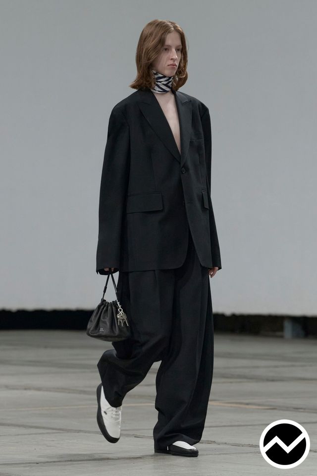 Hyke, SS27 womenswear, Drop Shoulder Jacket, look 46